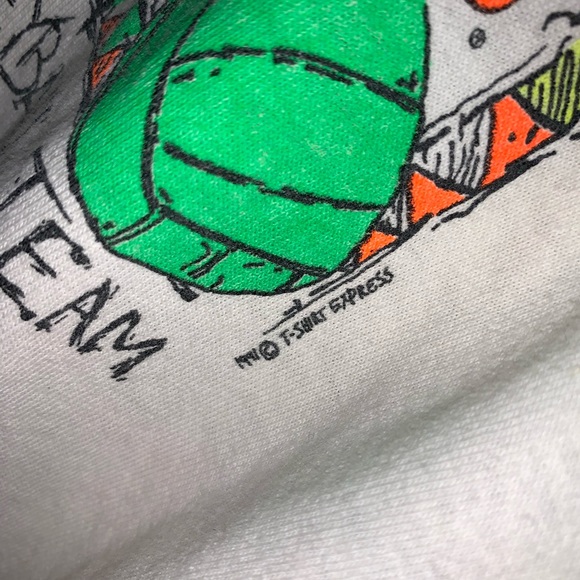 Vintage 1991 Hooters Volleyball Team Thrashed Distressed Single Stitch Shirt - Picture 3 of 12